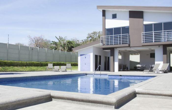 3br,2ba, 4mi From Sjo Airport, Pool,gated, Gym Desamparados (Alajuela)