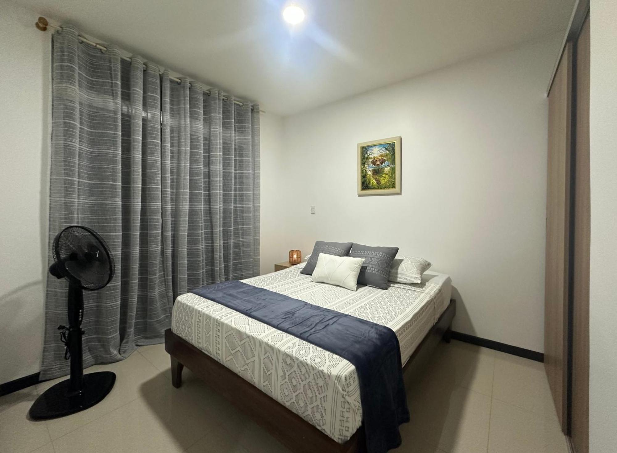 3br,2ba, 4mi From Sjo Airport, Pool,gated, Gym Apartment Desamparados (Alajuela)